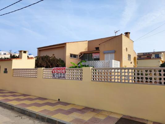 Inmobiliaria Cullera Playa Gestitur - Chalet en Segunda línea de Playa. #6141 - En Venta